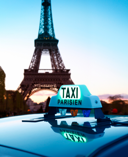 Véhicule avec chauffeur à disposition. Réservez un taxi ou VTC à Paris pour quelques heures ou la journée, déplacements privés ou pro.